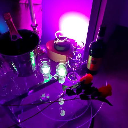 Un Sejour Romantique En Couple Avec Jacuzzi Prive Chromotherapie Jardin Maison Privee Ychoux Экстерьер фото