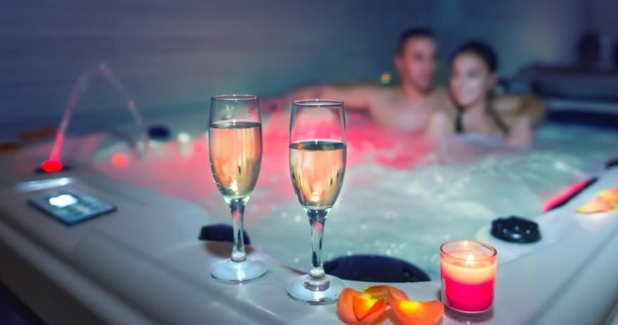Un Sejour Romantique En Couple Avec Jacuzzi Prive Chromotherapie Jardin Maison Privee Ychoux Экстерьер фото