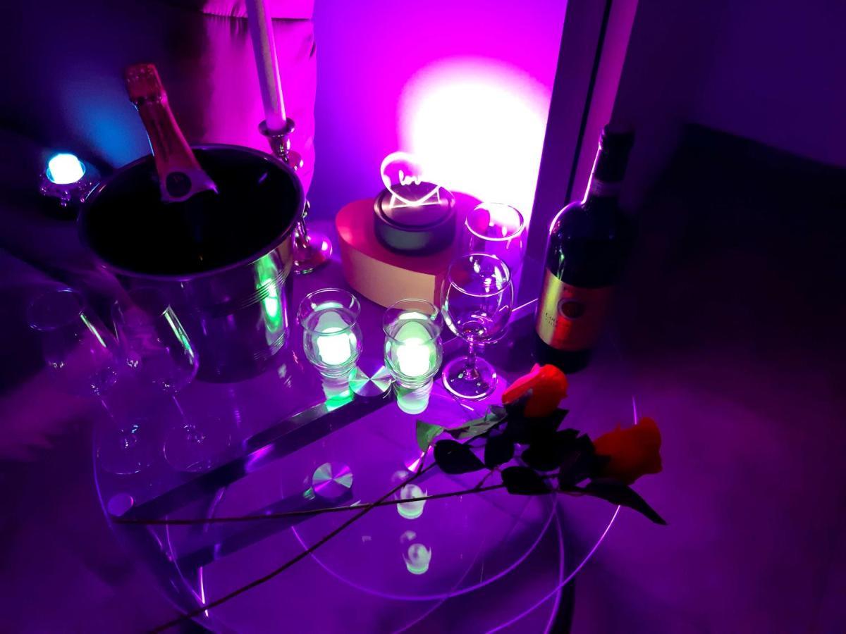 Un Sejour Romantique En Couple Avec Jacuzzi Prive Chromotherapie Jardin Maison Privee Ychoux Экстерьер фото