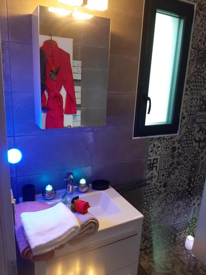 Un Sejour Romantique En Couple Avec Jacuzzi Prive Chromotherapie Jardin Maison Privee Ychoux Экстерьер фото
