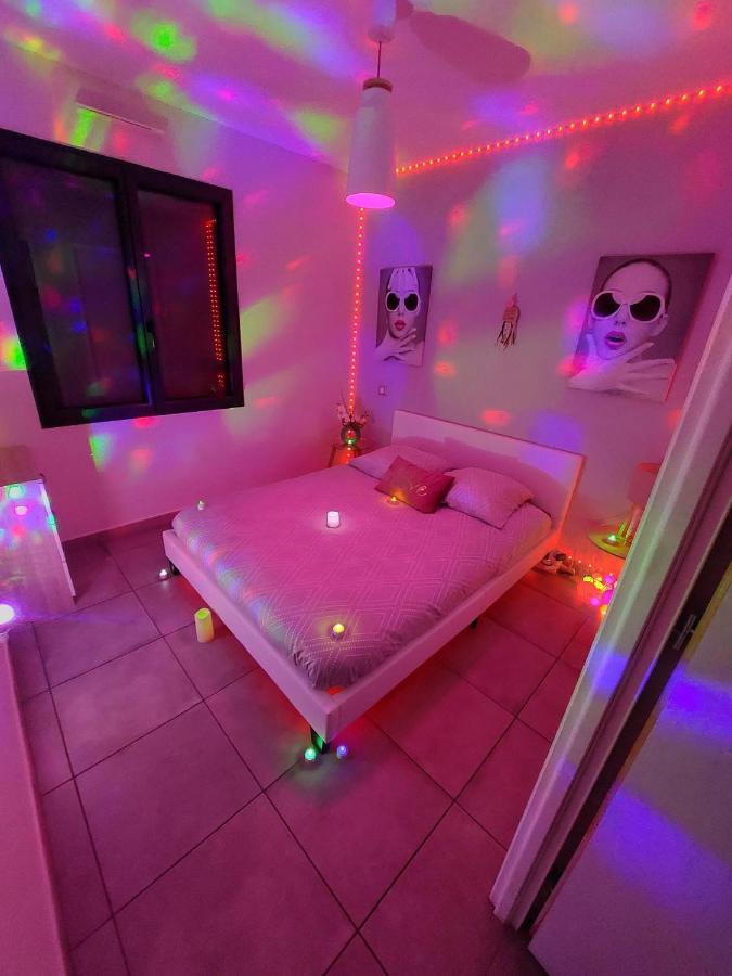 Un Sejour Romantique En Couple Avec Jacuzzi Prive Chromotherapie Jardin Maison Privee Ychoux Экстерьер фото