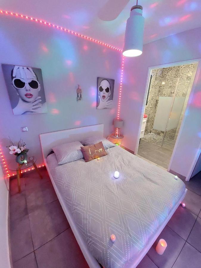 Un Sejour Romantique En Couple Avec Jacuzzi Prive Chromotherapie Jardin Maison Privee Ychoux Экстерьер фото