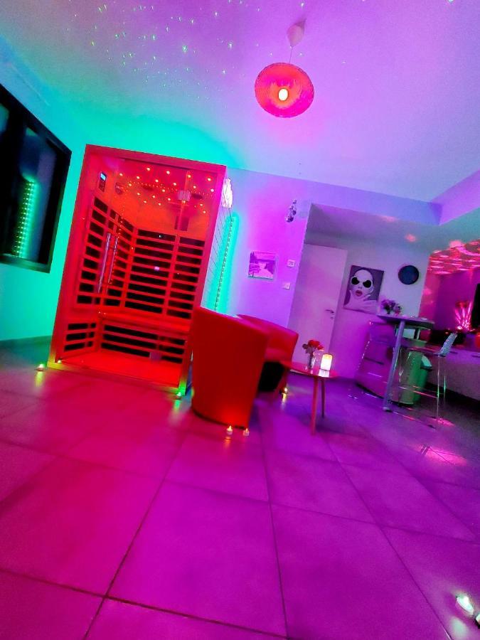 Un Sejour Romantique En Couple Avec Jacuzzi Prive Chromotherapie Jardin Maison Privee Ychoux Экстерьер фото