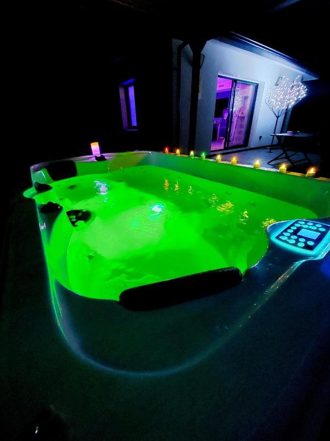 Un Sejour Romantique En Couple Avec Jacuzzi Prive Chromotherapie Jardin Maison Privee Ychoux Экстерьер фото