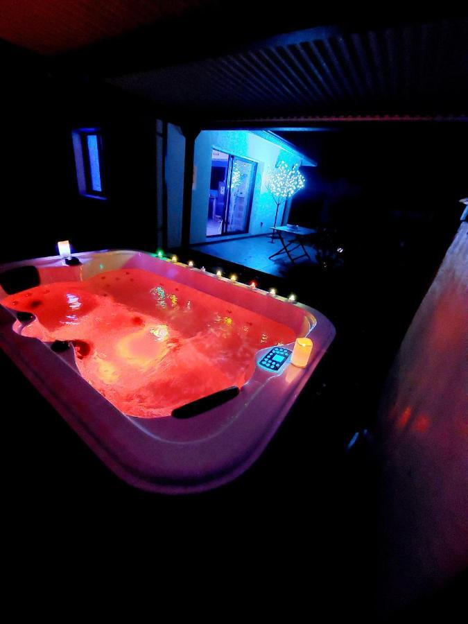 Un Sejour Romantique En Couple Avec Jacuzzi Prive Chromotherapie Jardin Maison Privee Ychoux Экстерьер фото